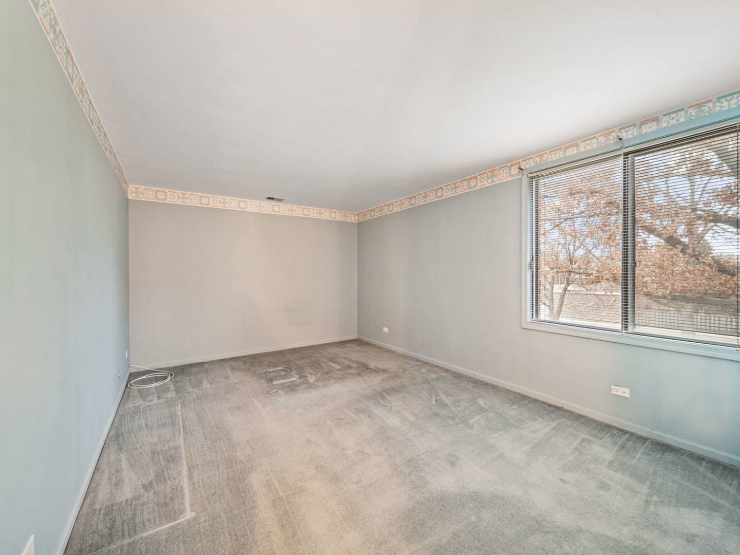 464 Raintree Drive #2D, Glen Ellyn, IL 60137