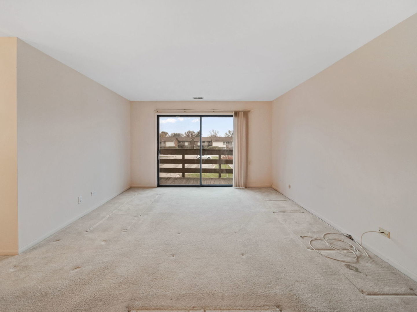 464 Raintree Drive #2D, Glen Ellyn, IL 60137