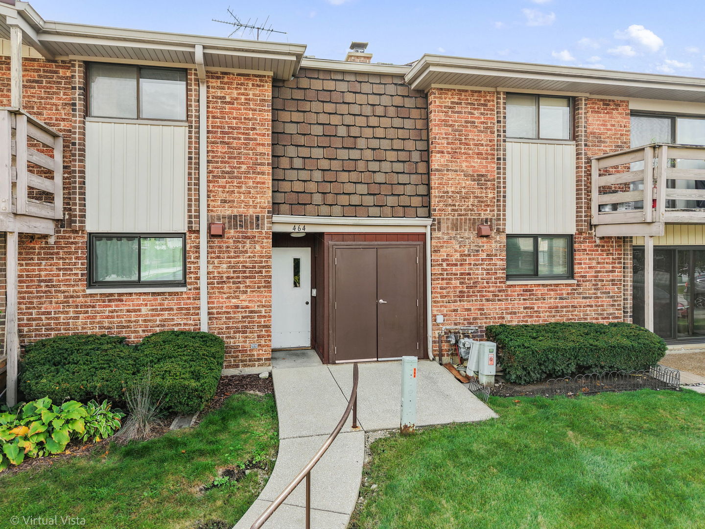464 Raintree Drive #2D, Glen Ellyn, IL 60137