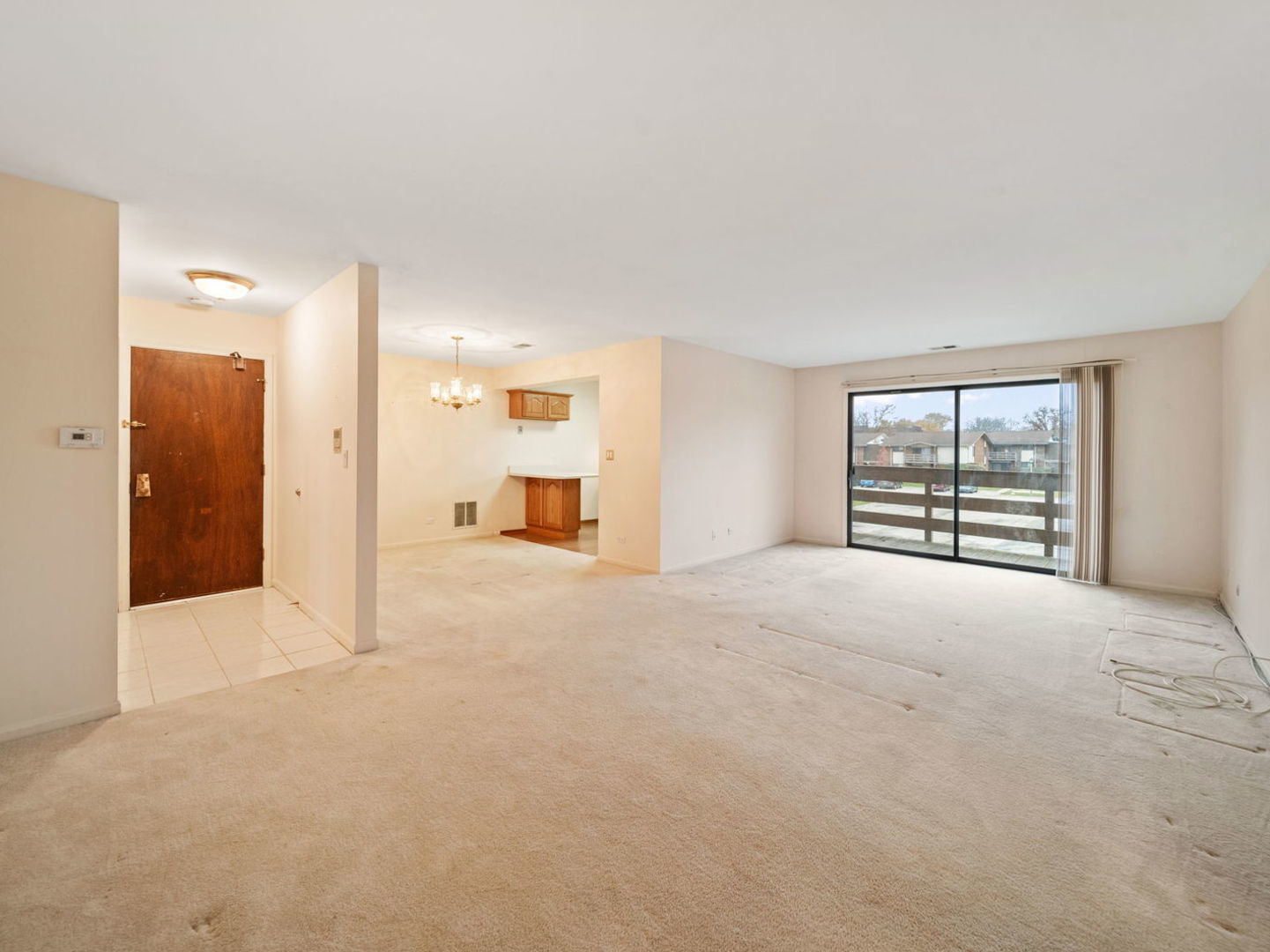 464 Raintree Drive #2D, Glen Ellyn, IL 60137