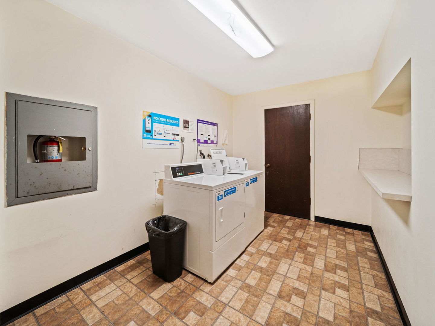 464 Raintree Drive #2D, Glen Ellyn, IL 60137