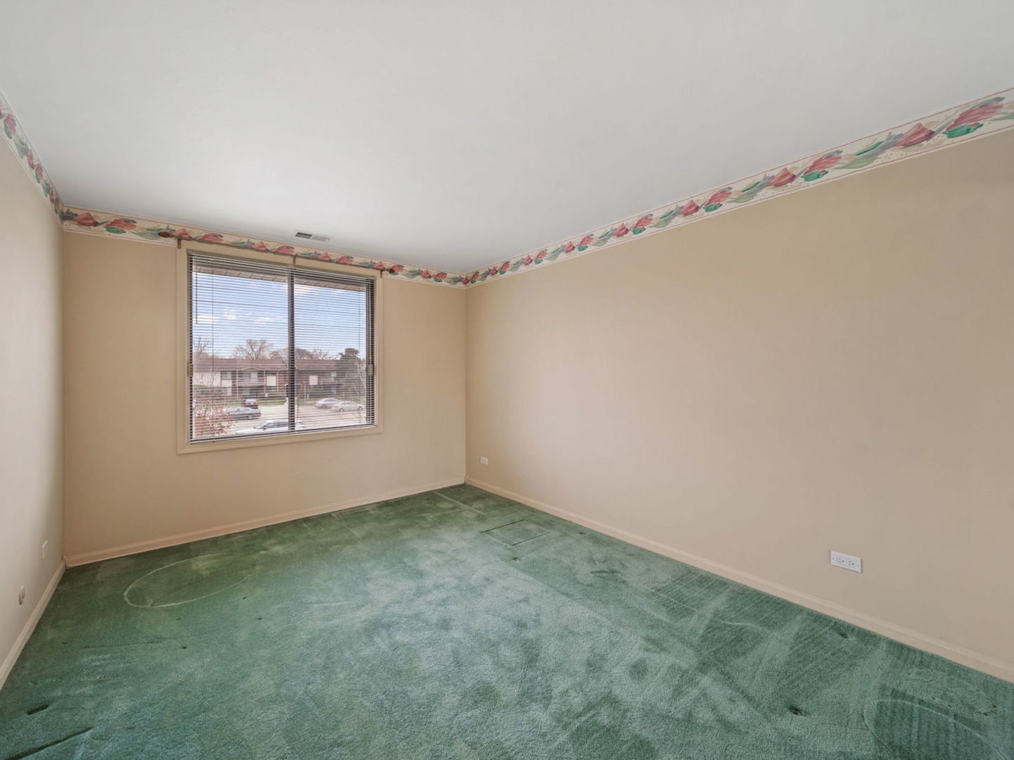 464 Raintree Drive #2D, Glen Ellyn, IL 60137