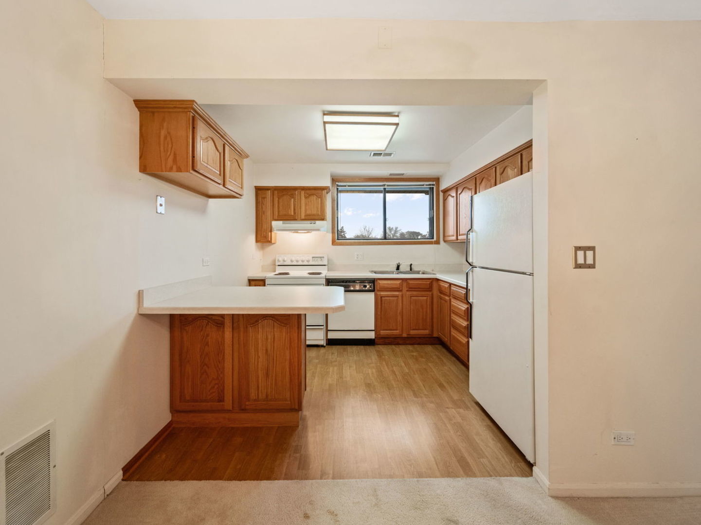 464 Raintree Drive #2D, Glen Ellyn, IL 60137