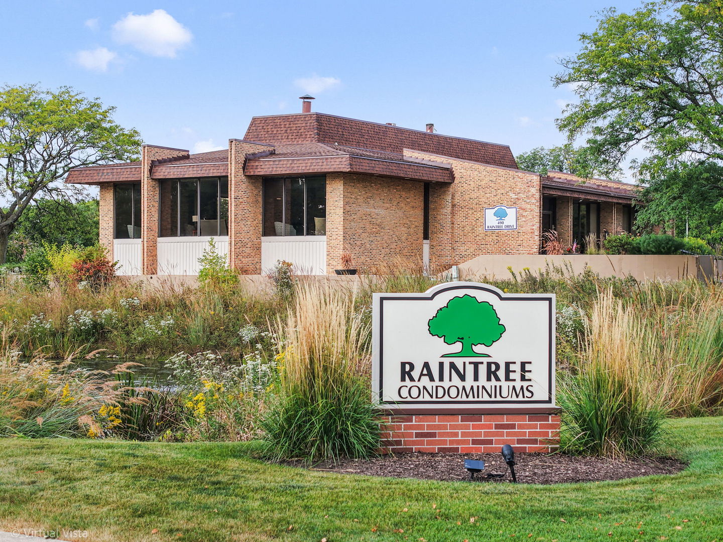 464 Raintree Drive #2D, Glen Ellyn, IL 60137