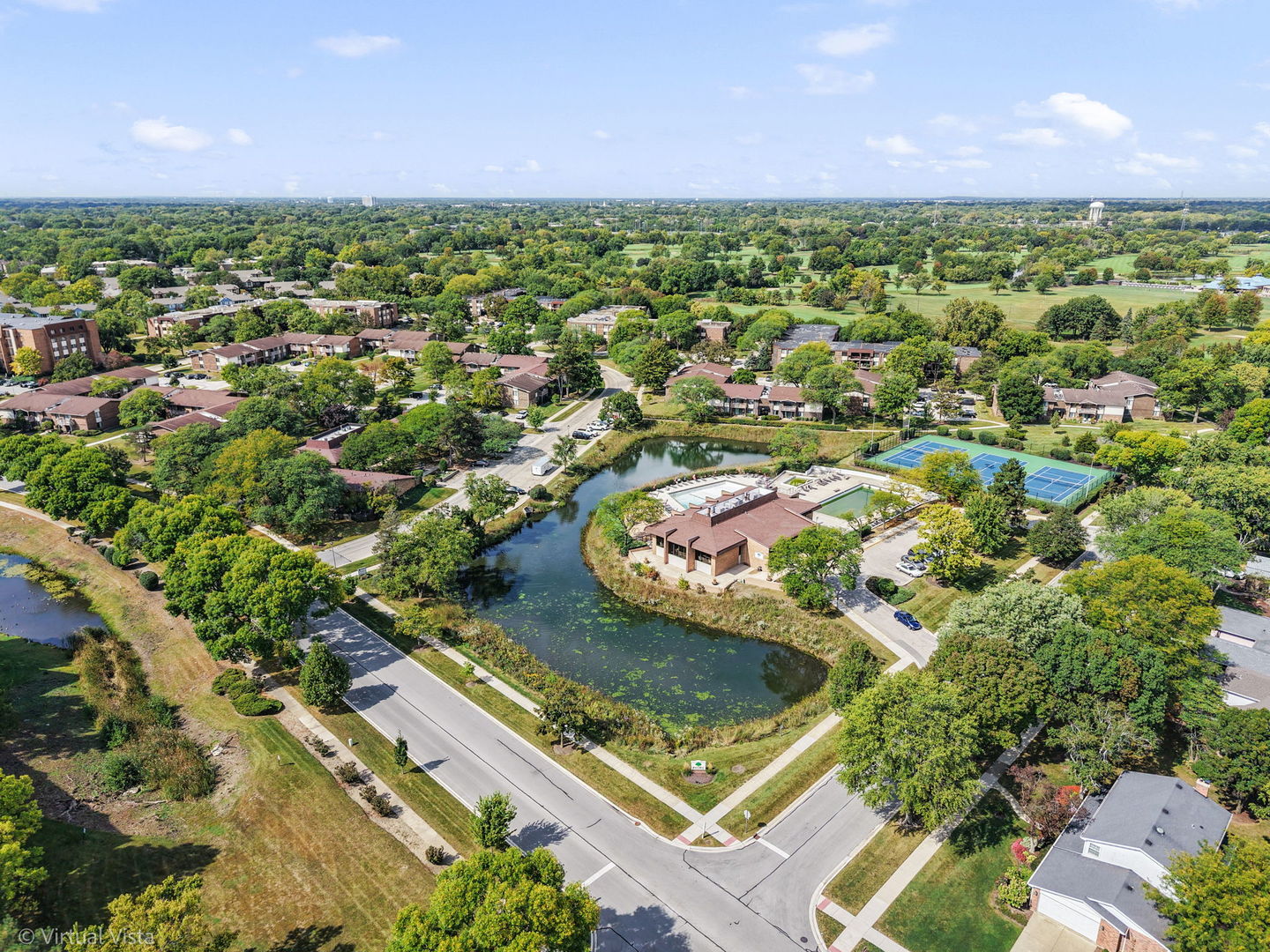 464 Raintree Drive #2D, Glen Ellyn, IL 60137