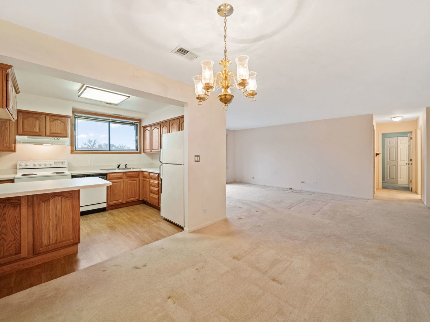 464 Raintree Drive #2D, Glen Ellyn, IL 60137