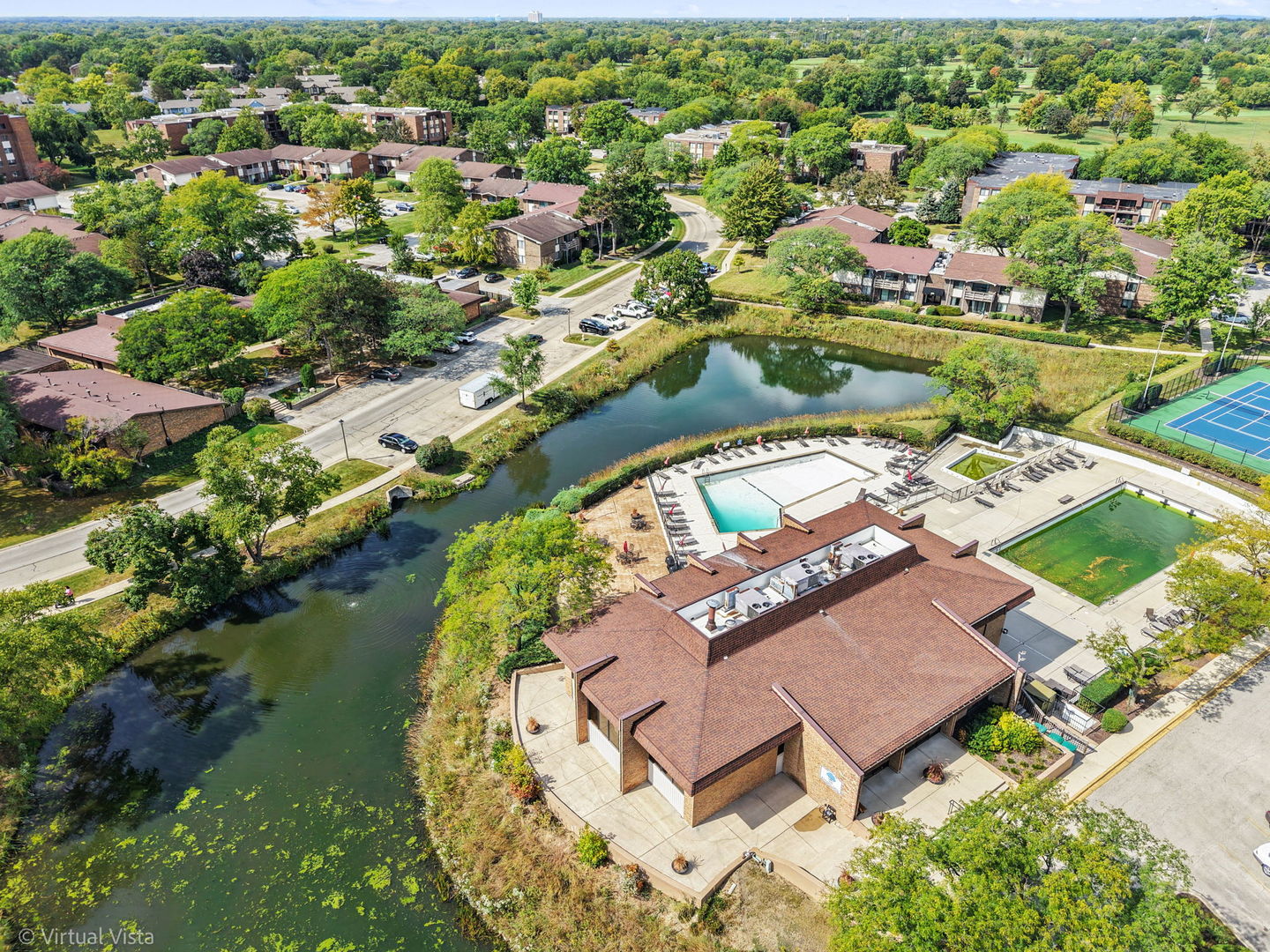 464 Raintree Drive #2D, Glen Ellyn, IL 60137