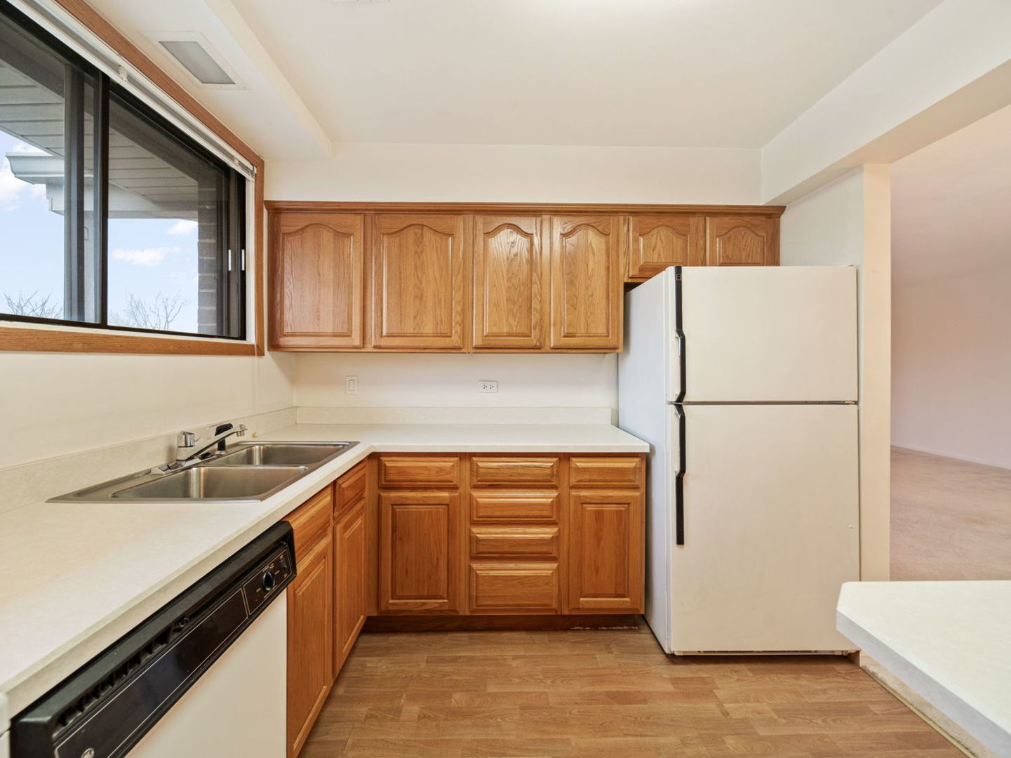 464 Raintree Drive #2D, Glen Ellyn, IL 60137