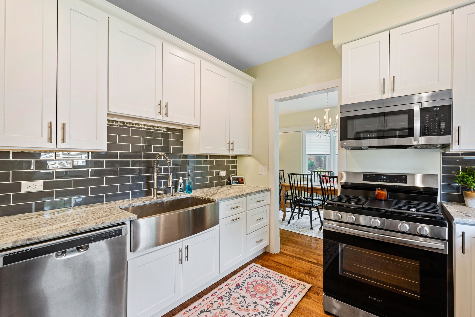 3827 HOLLYWOOD Avenue, Brookfield, IL 60513