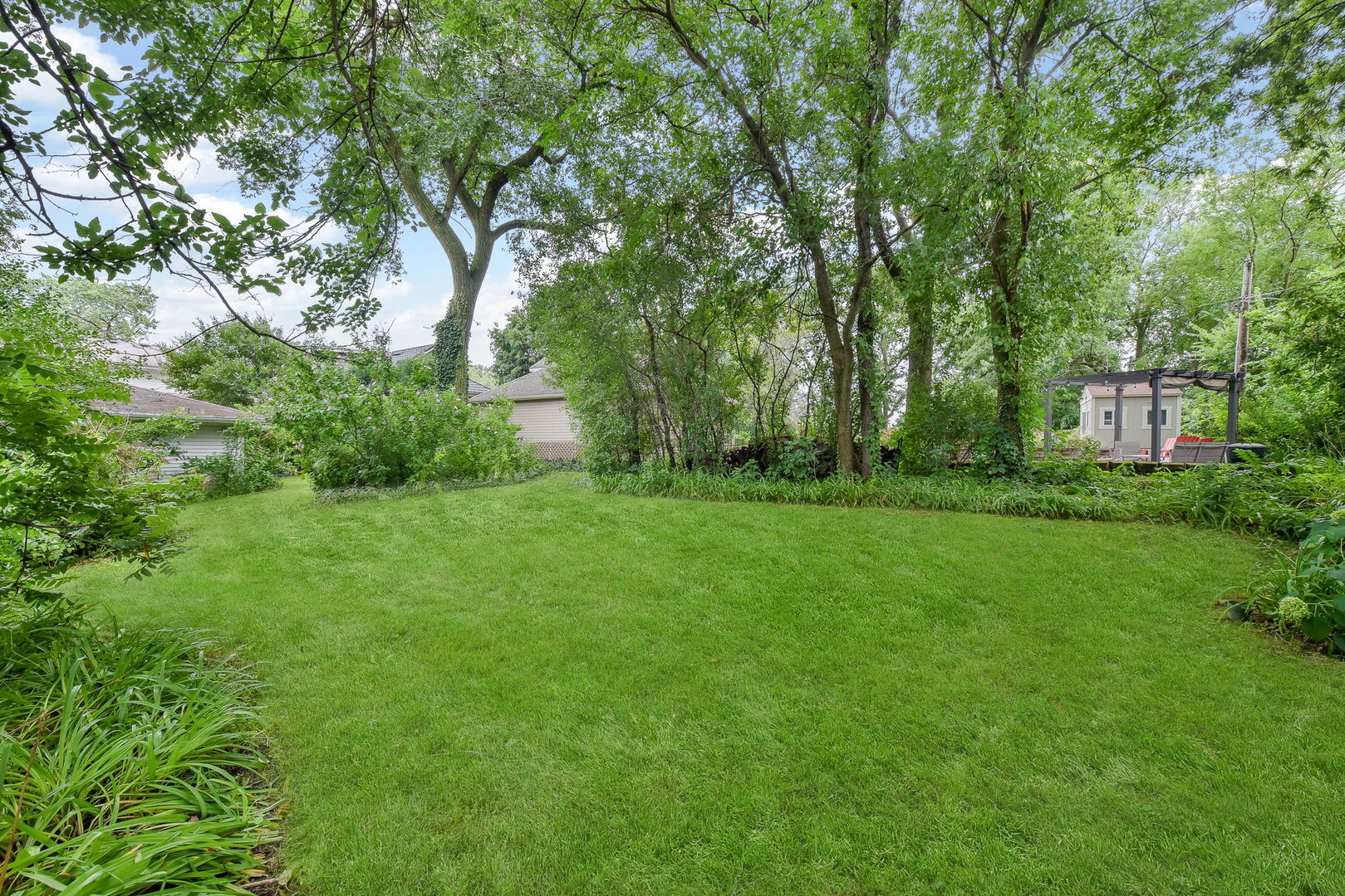 264 Holmes Avenue, Clarendon Hills, IL 60514