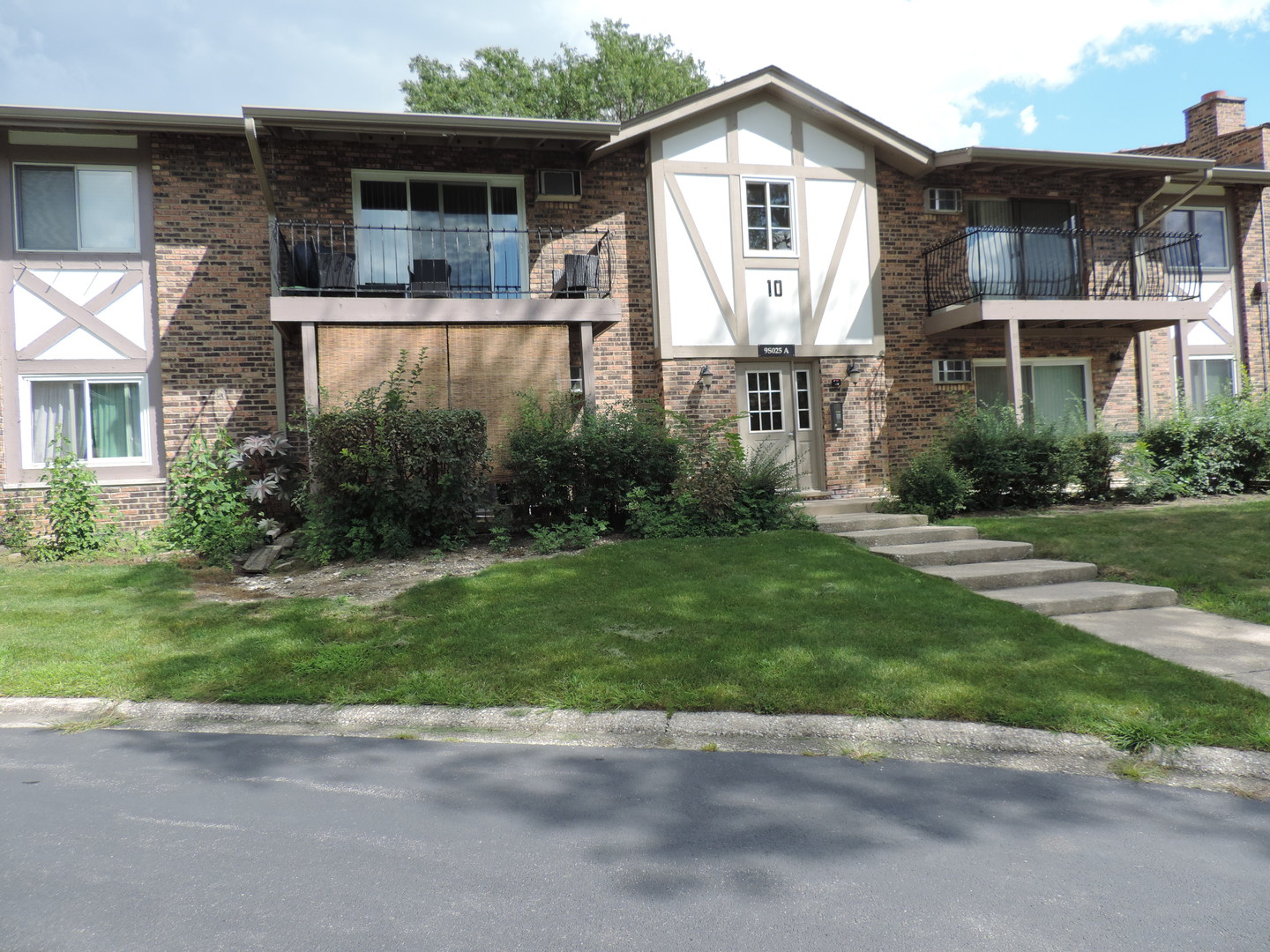 9S025 Lake Drive #10A-203, Willowbrook, IL 60527
