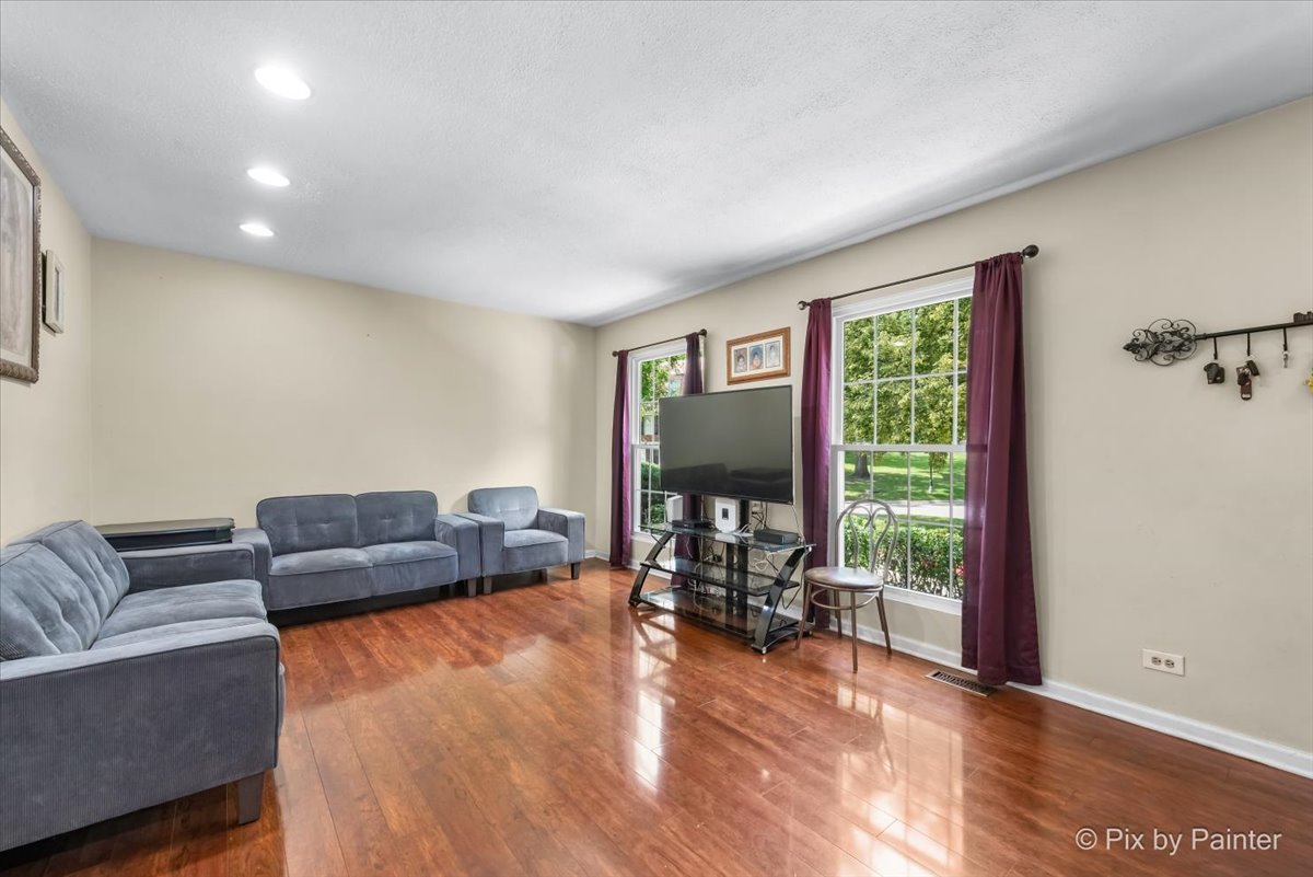60 Forest Lane, Cary, IL 60013