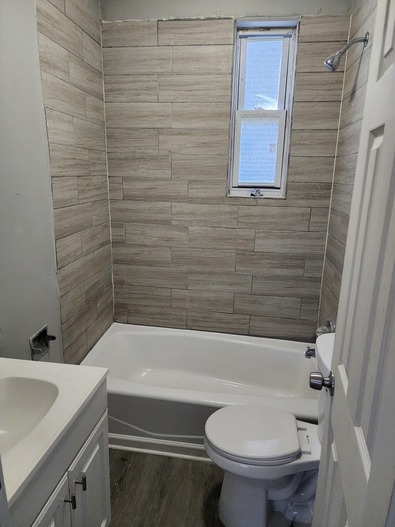 8825 S Exchange Avenue, Chicago, IL 60617