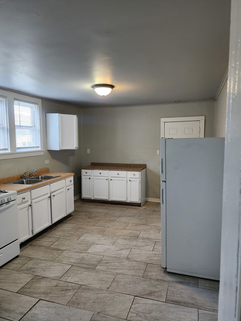 8825 S Exchange Avenue, Chicago, IL 60617