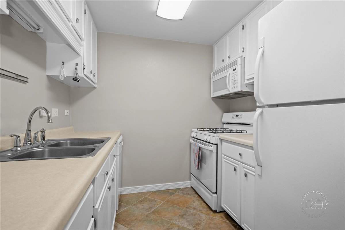 1125 Royal Saint George Drive #208, Naperville, IL 60563