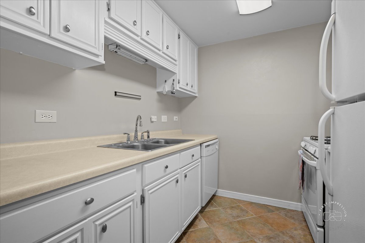 1125 Royal Saint George Drive #208, Naperville, IL 60563