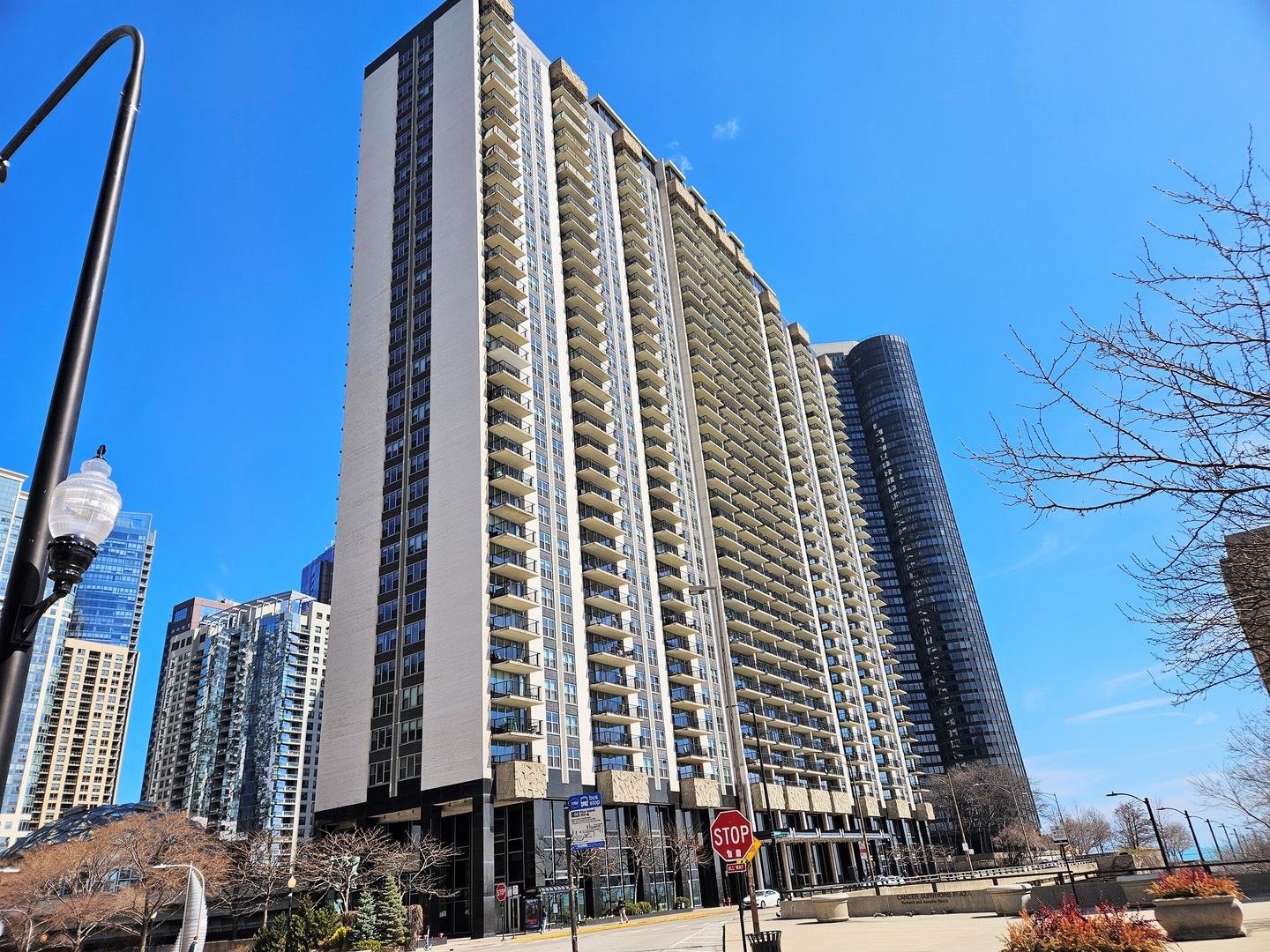 400 E Randolph Street #1229, Chicago, IL 60601