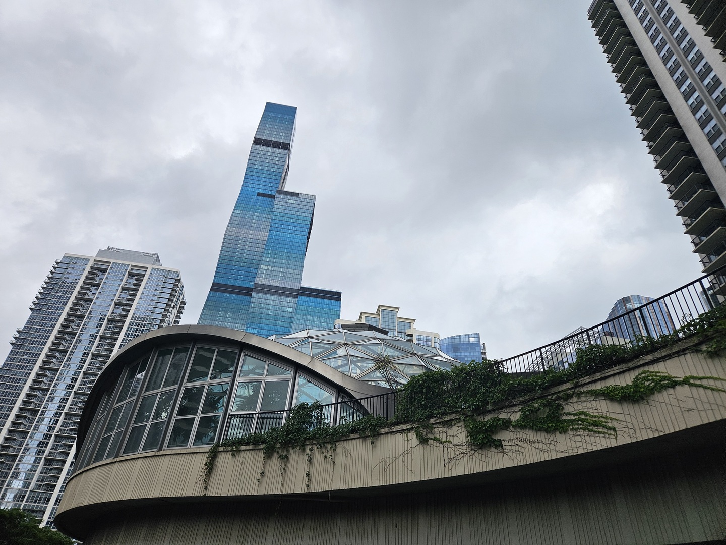400 E Randolph Street #1229, Chicago, IL 60601