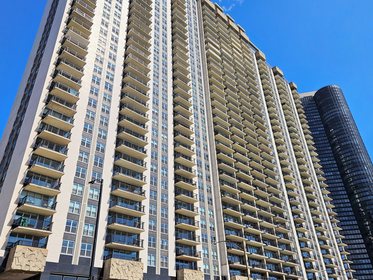 400 E Randolph Street #1229, Chicago, IL 60601