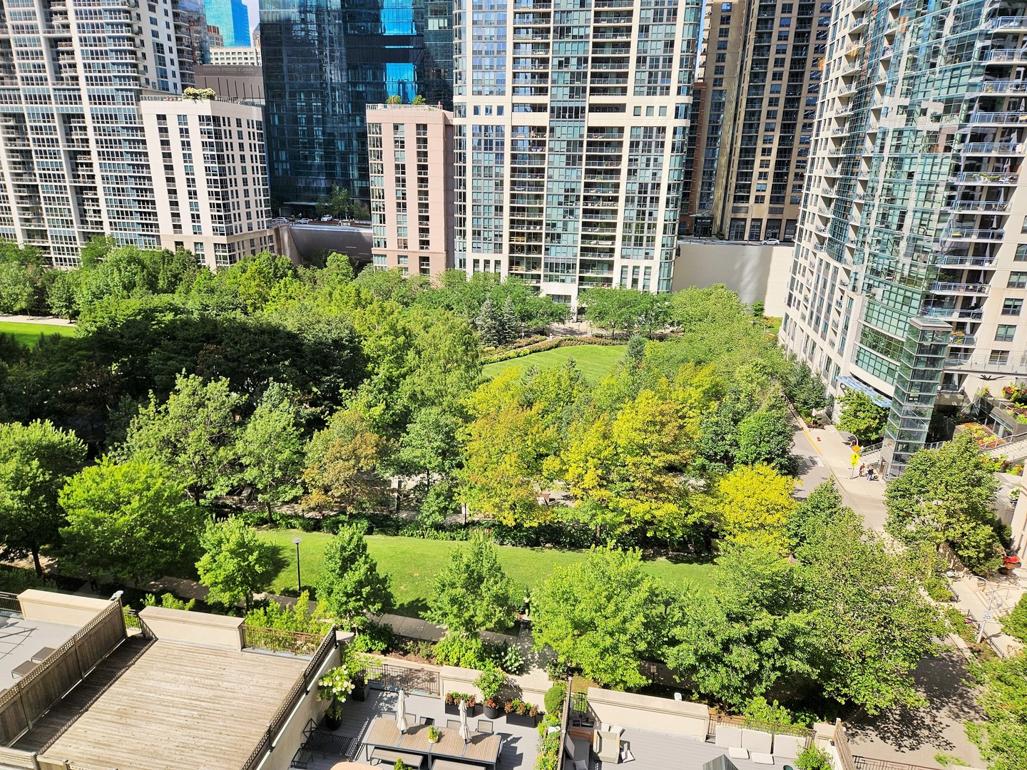 400 E Randolph Street #1229, Chicago, IL 60601