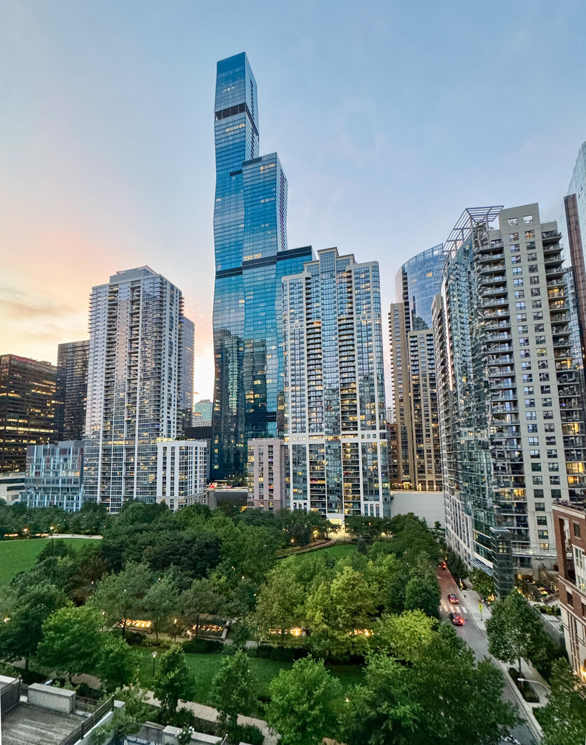 400 E Randolph Street #1229, Chicago, IL 60601