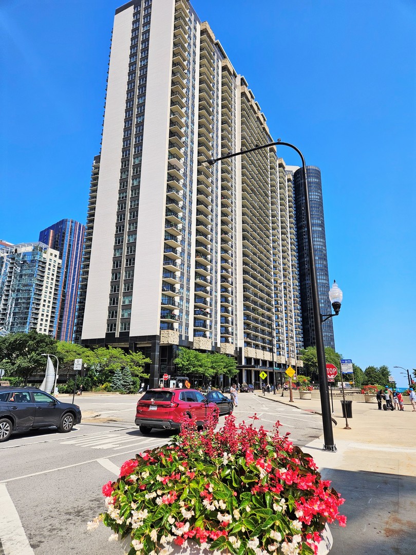 400 E Randolph Street #1229, Chicago, IL 60601