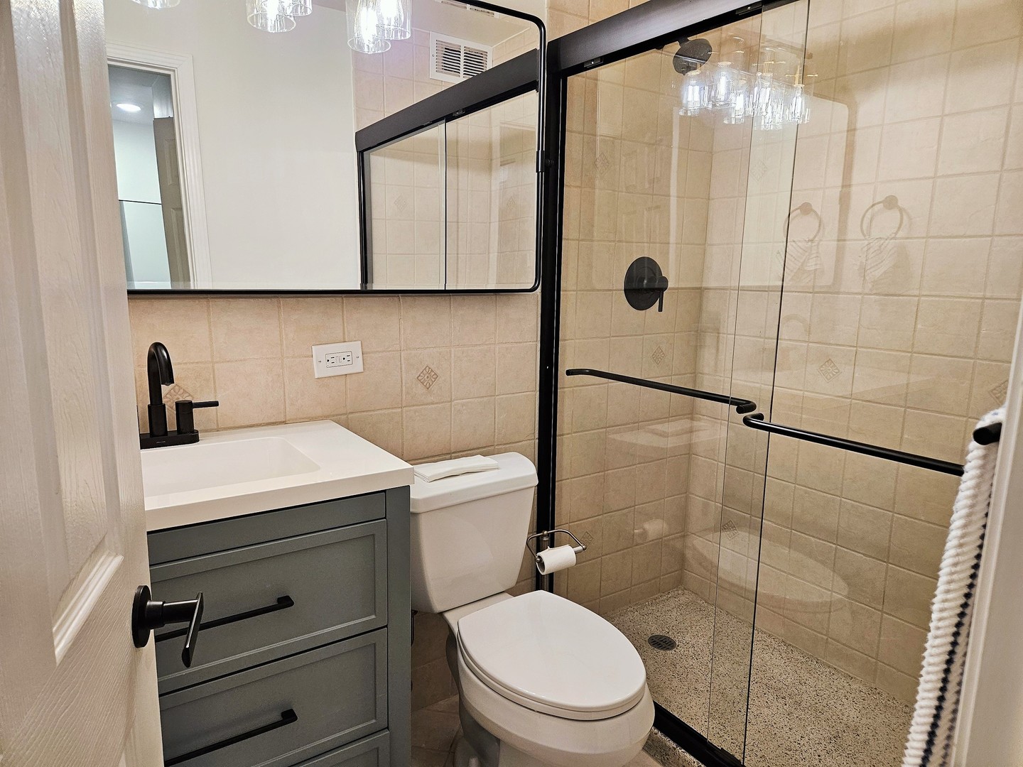 400 E Randolph Street #1229, Chicago, IL 60601