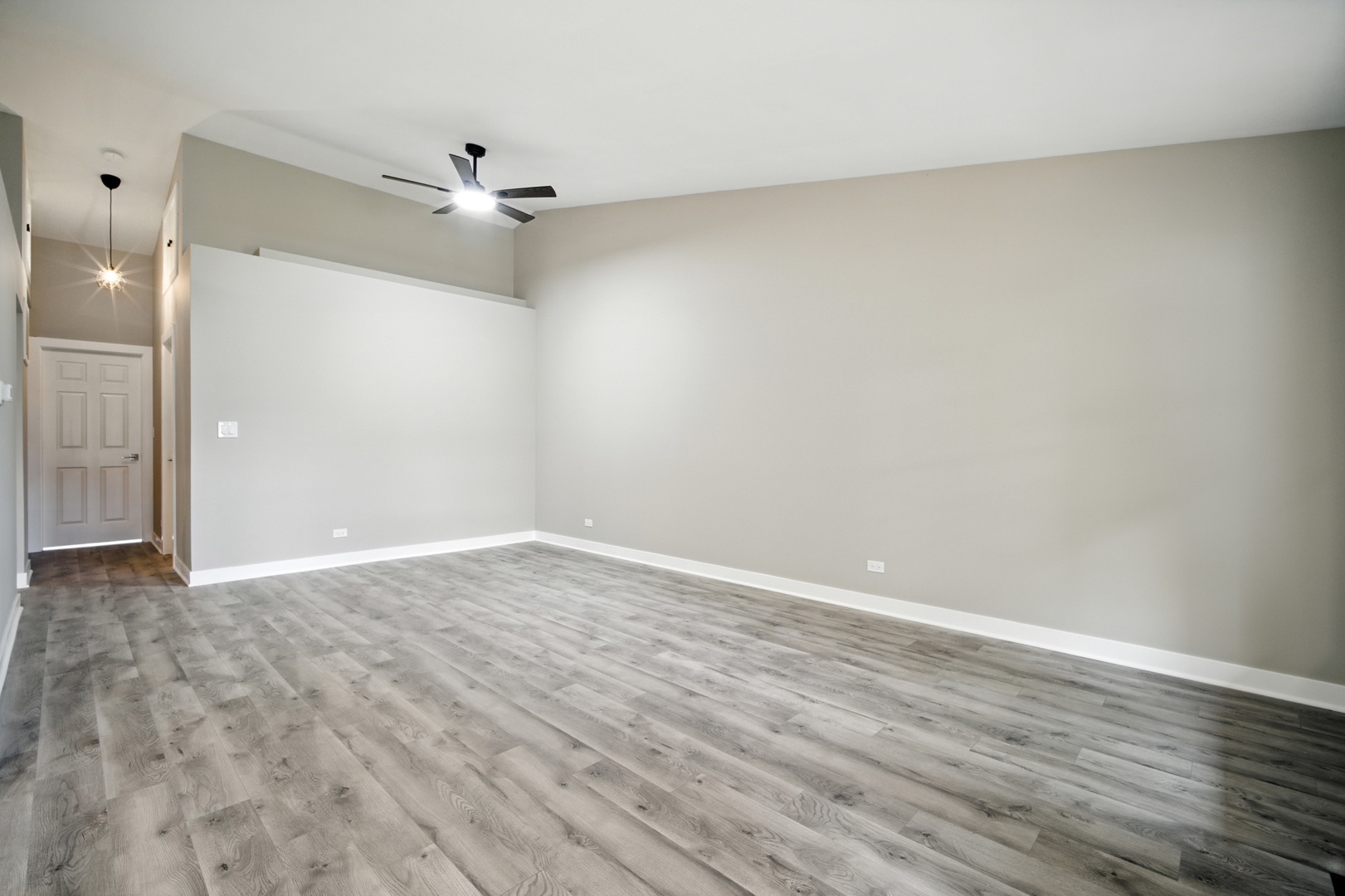 93 Bedford Road, Mundelein, IL 60060