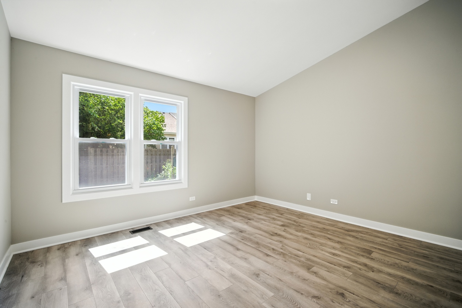 93 Bedford Road, Mundelein, IL 60060