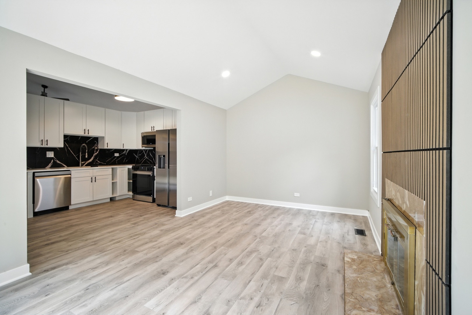 93 Bedford Road, Mundelein, IL 60060
