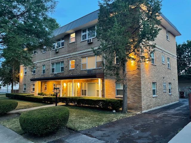 303 W Park Place #2, Arlington Heights, IL 60004