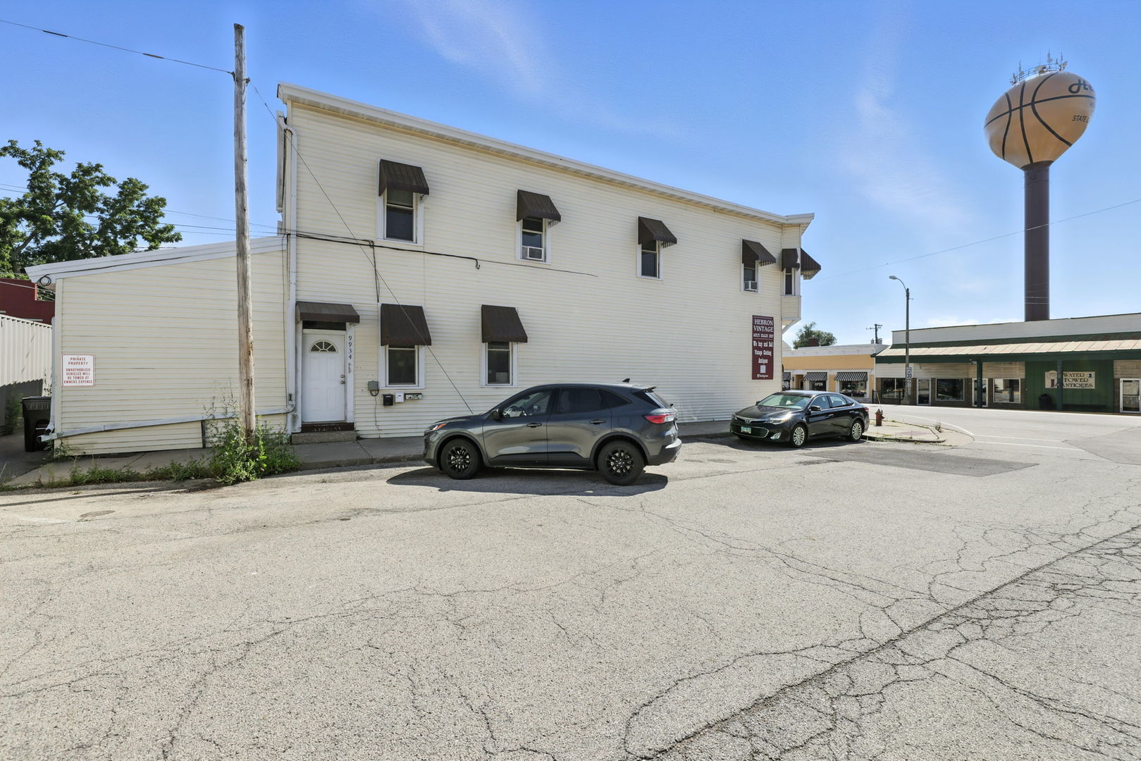 9936 Main Street, Hebron, IL 60034