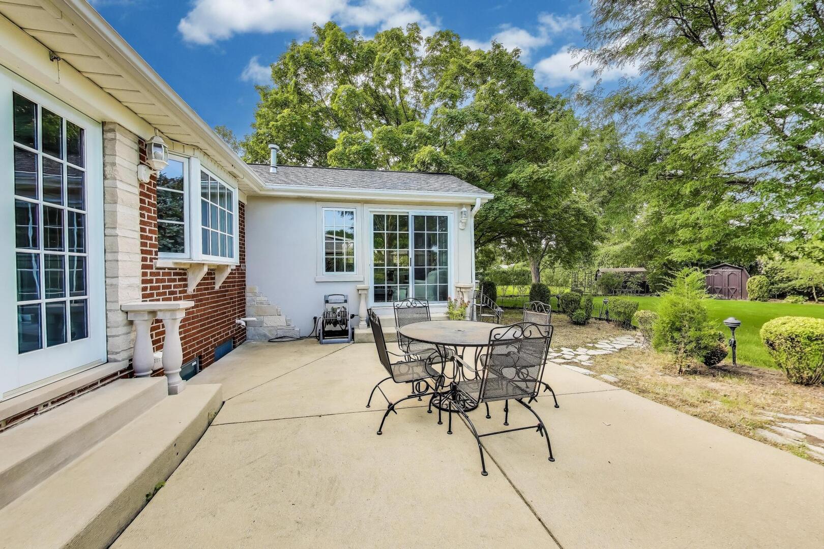 506 S Busse Road, Mount Prospect, IL 60056