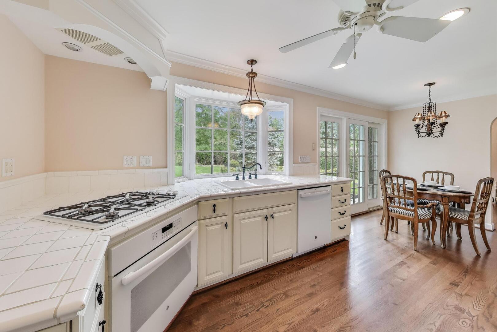 506 S Busse Road, Mount Prospect, IL 60056