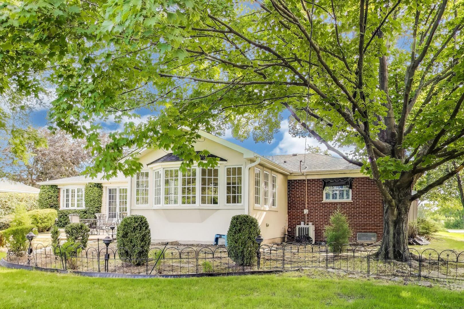506 S Busse Road, Mount Prospect, IL 60056