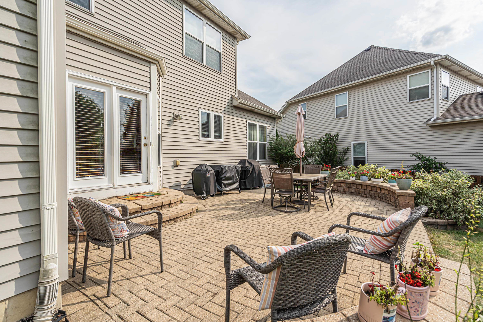 240 HEARTHSTONE Drive, Bartlett, IL 60103