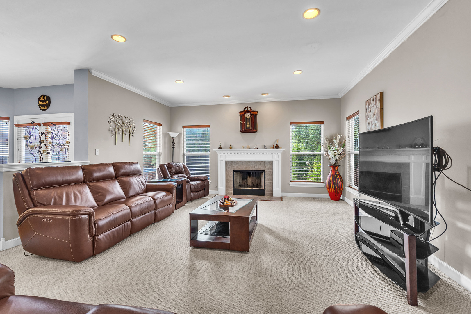 240 HEARTHSTONE Drive, Bartlett, IL 60103