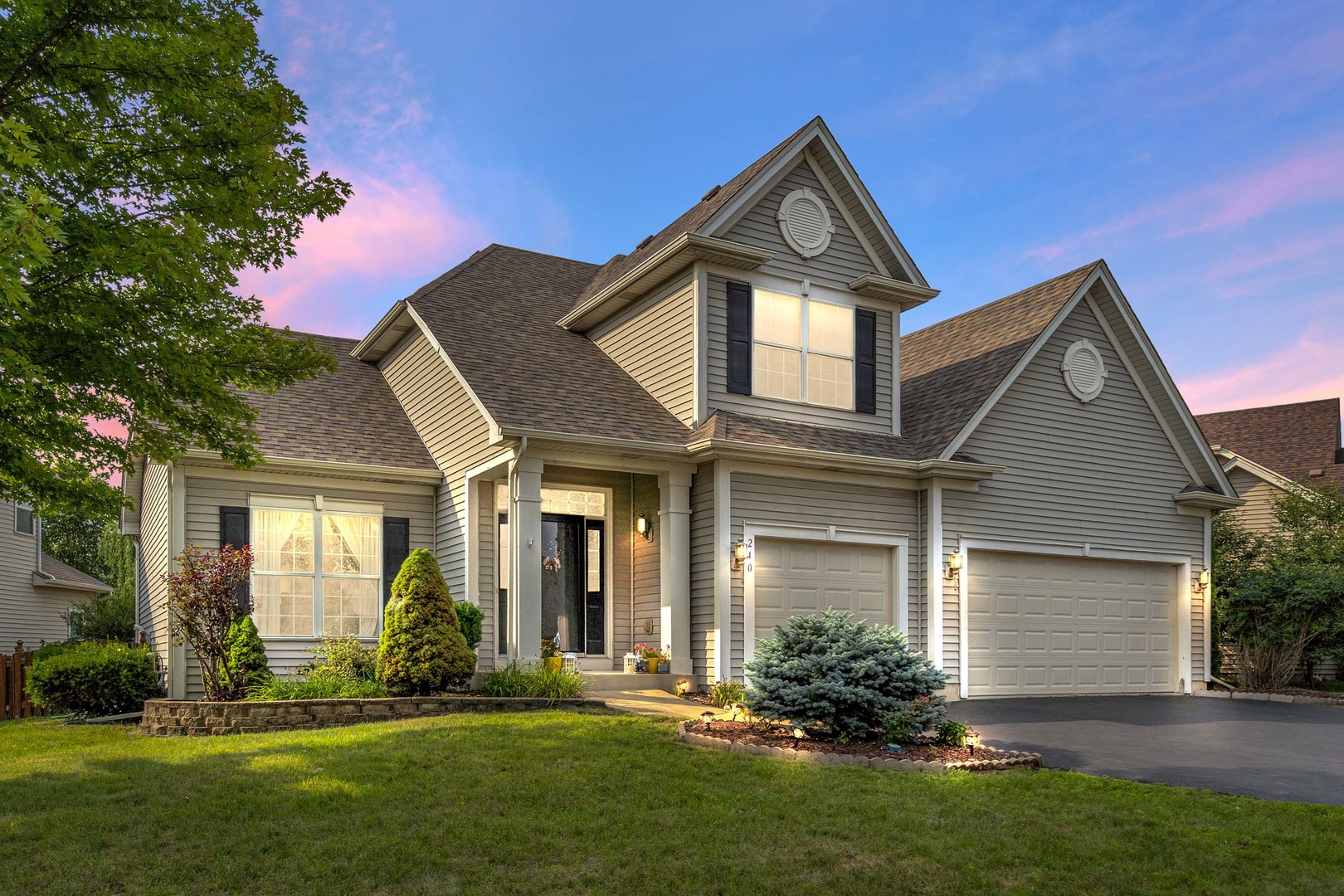 240 HEARTHSTONE Drive, Bartlett, IL 60103