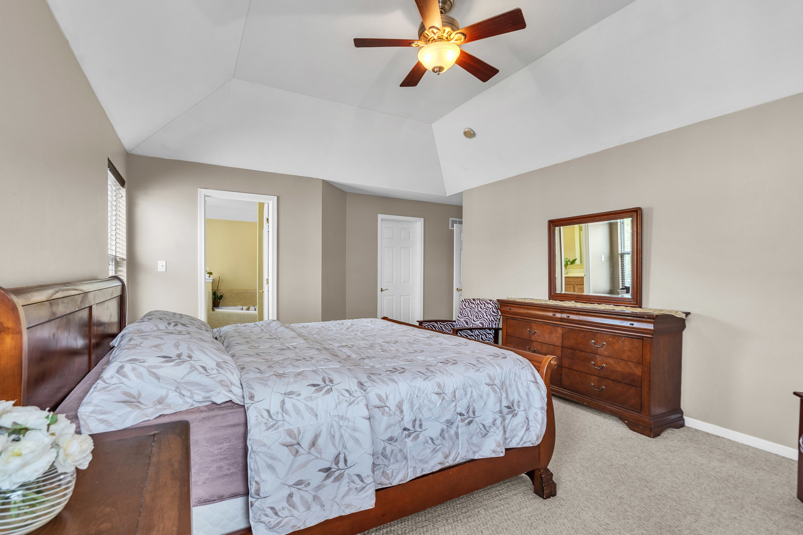 240 HEARTHSTONE Drive, Bartlett, IL 60103