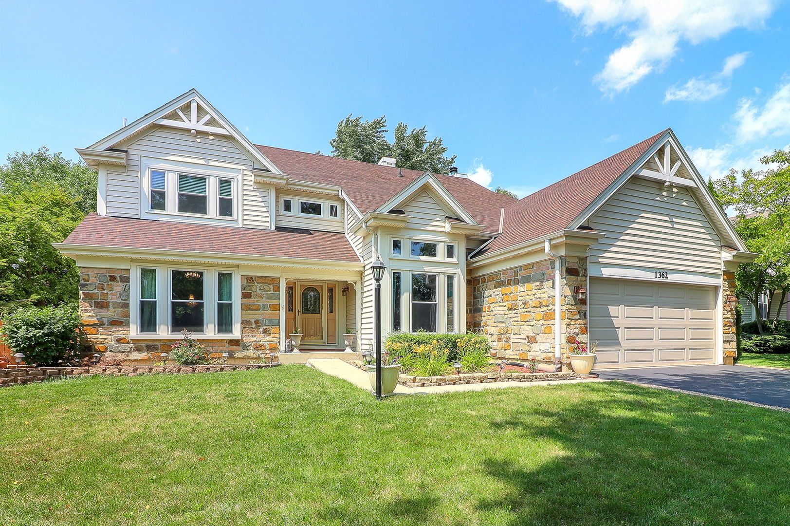 1362 Nightingale Lane, Bartlett, IL 60103