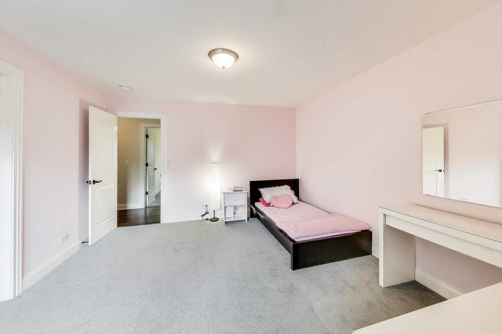 355 W FIRST Avenue, Elmhurst, IL 60126