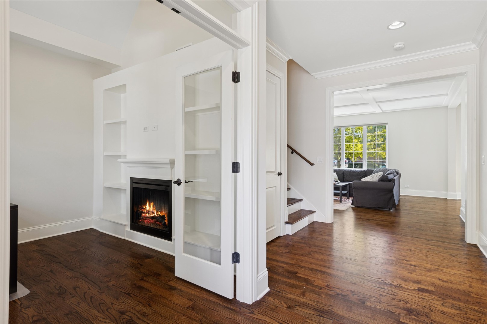 355 W FIRST Avenue, Elmhurst, IL 60126