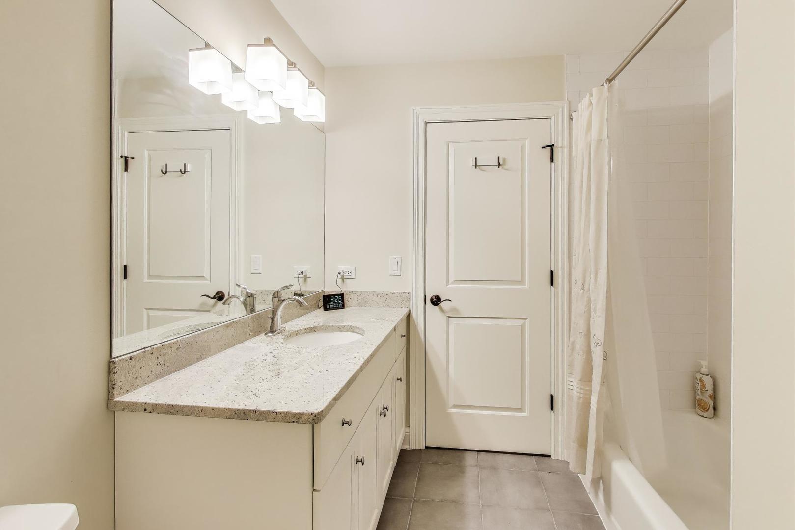 355 W FIRST Avenue, Elmhurst, IL 60126