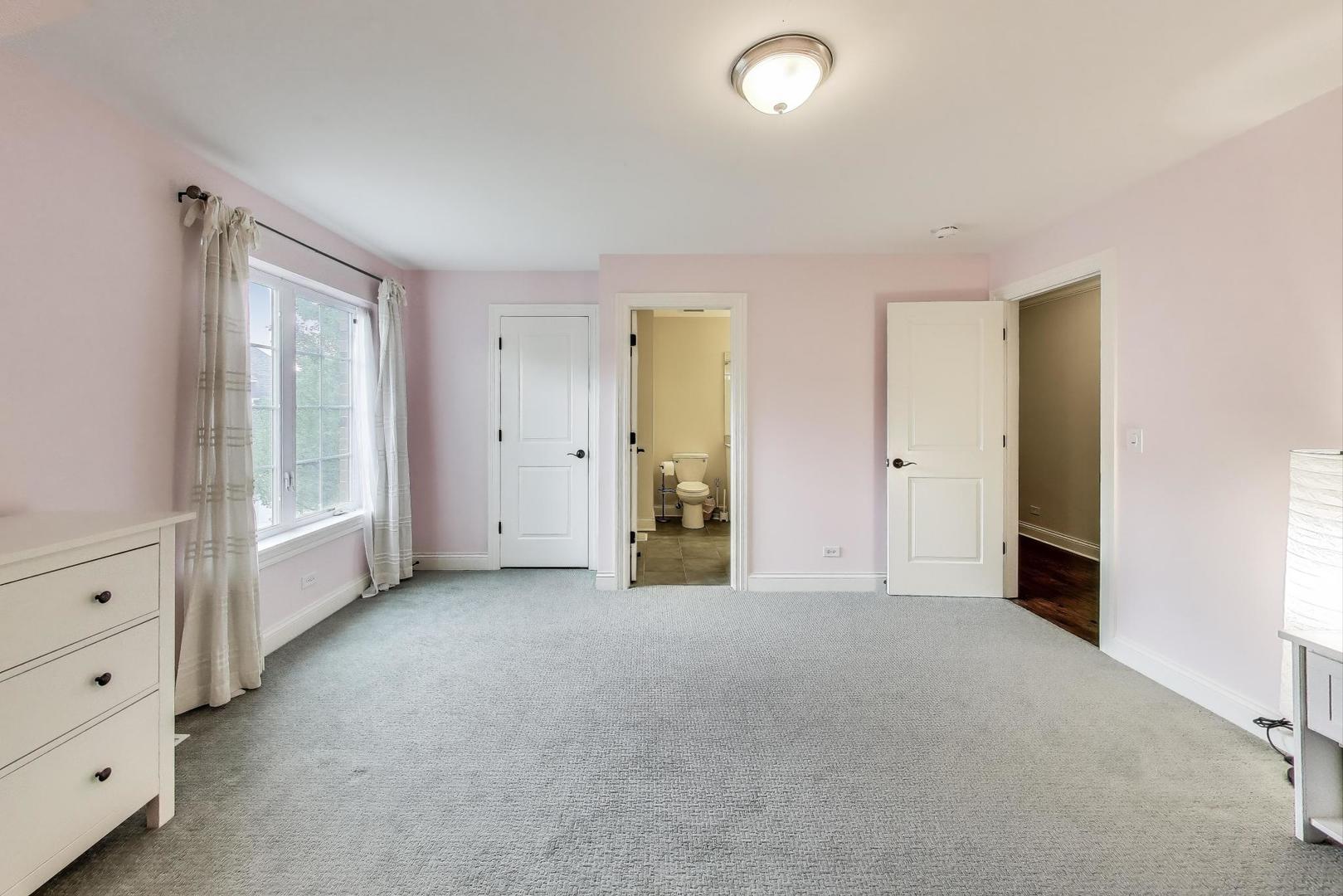 355 W FIRST Avenue, Elmhurst, IL 60126