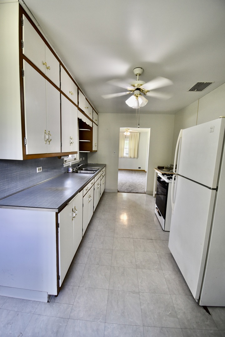 16007 Cottage Grove Avenue, South Holland, IL 60473