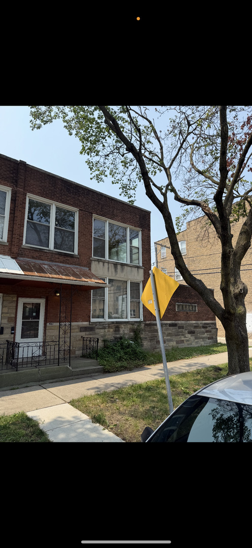 7042 N Washtenaw Avenue, Chicago, IL 60645