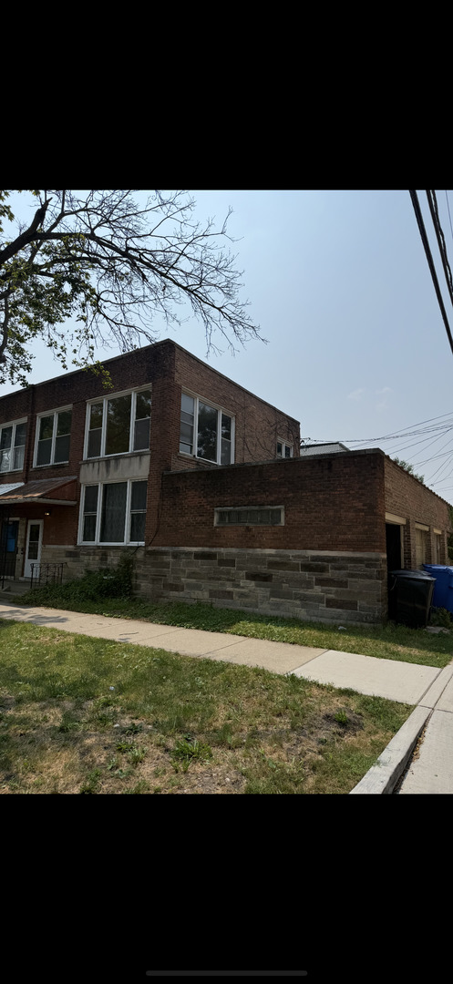 7042 N Washtenaw Avenue, Chicago, IL 60645