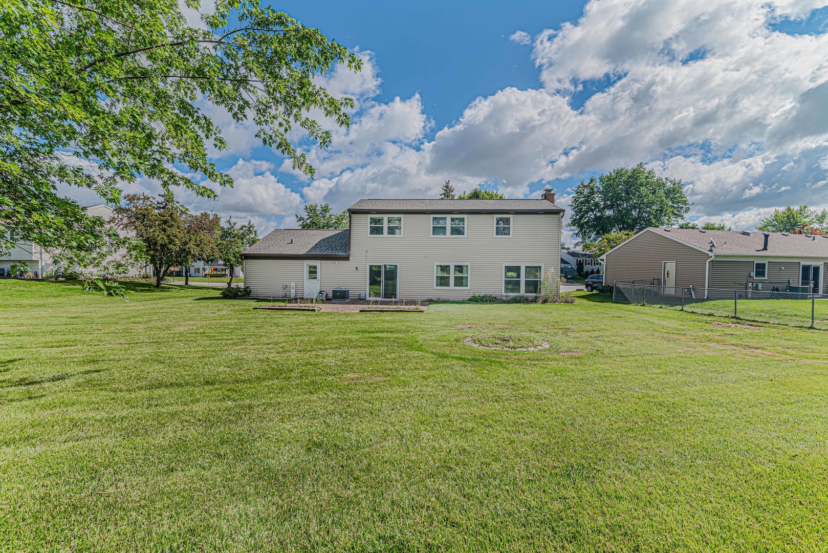 520 N Salem Drive, Schaumburg, IL 60194