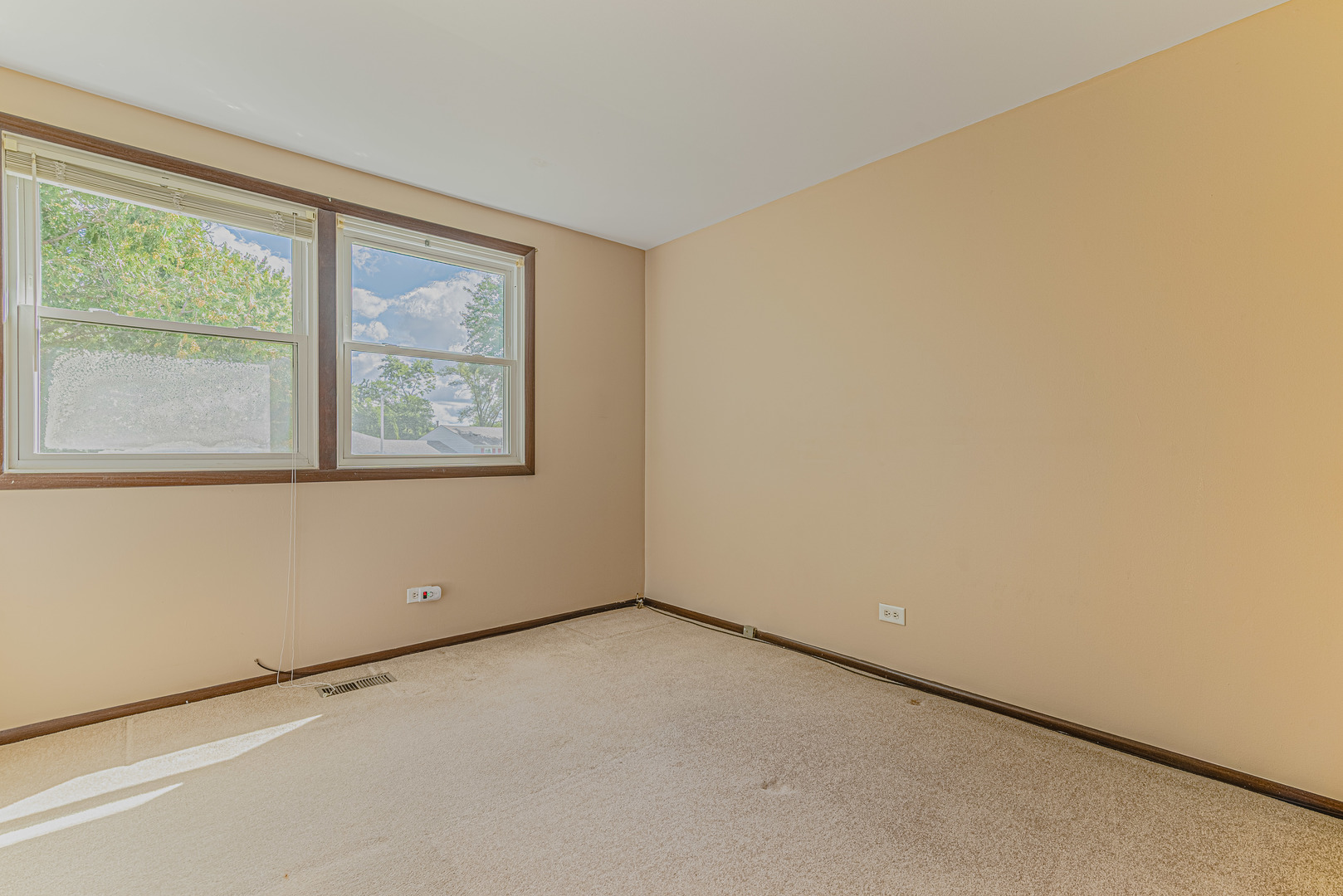 520 N Salem Drive, Schaumburg, IL 60194