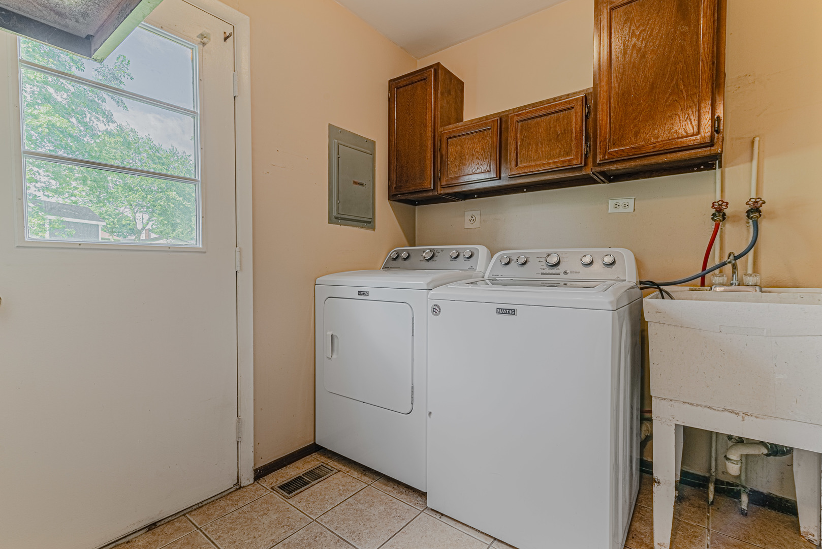 520 N Salem Drive, Schaumburg, IL 60194